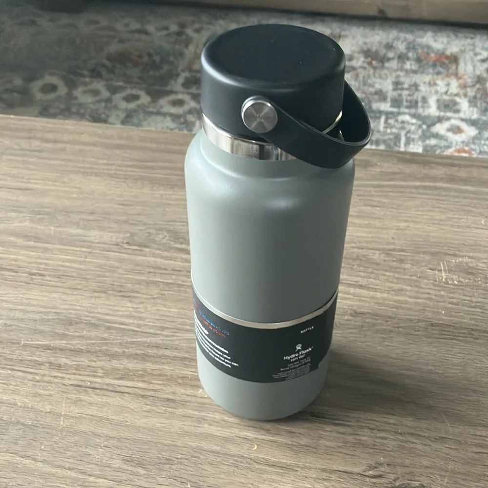 Hydro flask 32oz - Picture 2 of 6